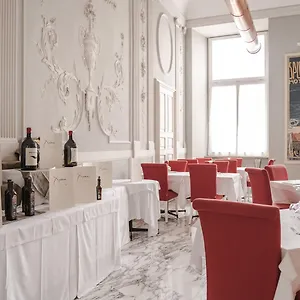 4* Hotell De